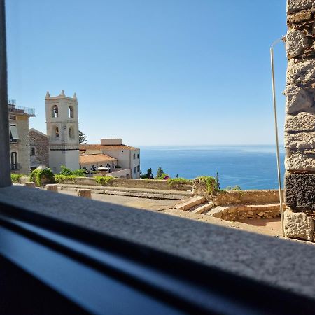 The White Domus Apartment Taormina Luaran gambar
