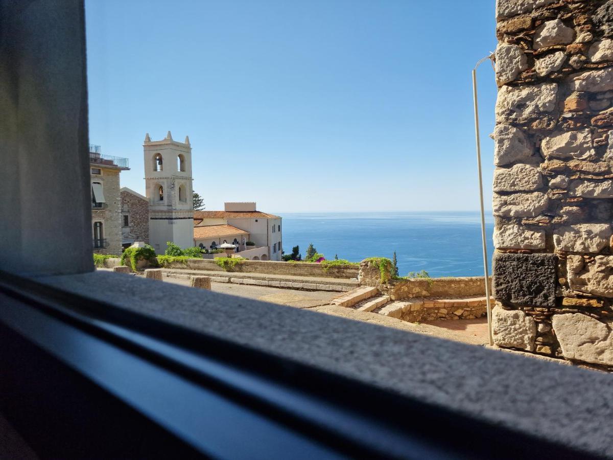 The White Domus Apartment Taormina Luaran gambar