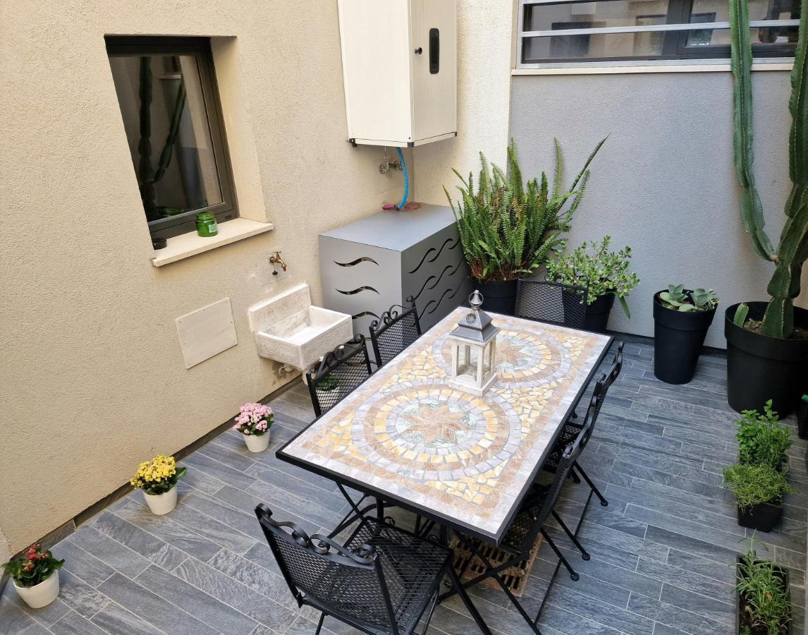 The White Domus Apartment Taormina Luaran gambar