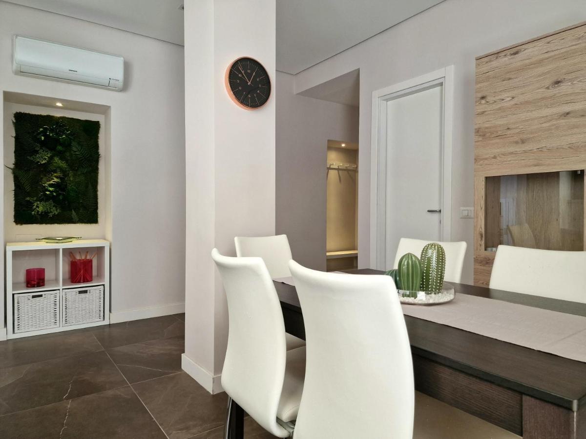The White Domus Apartment Taormina Luaran gambar