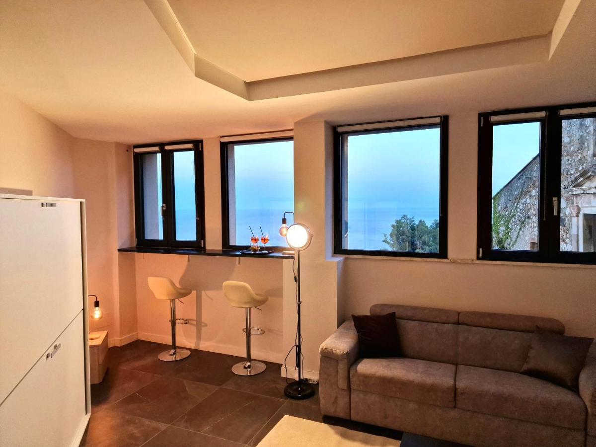 The White Domus Apartment Taormina Luaran gambar
