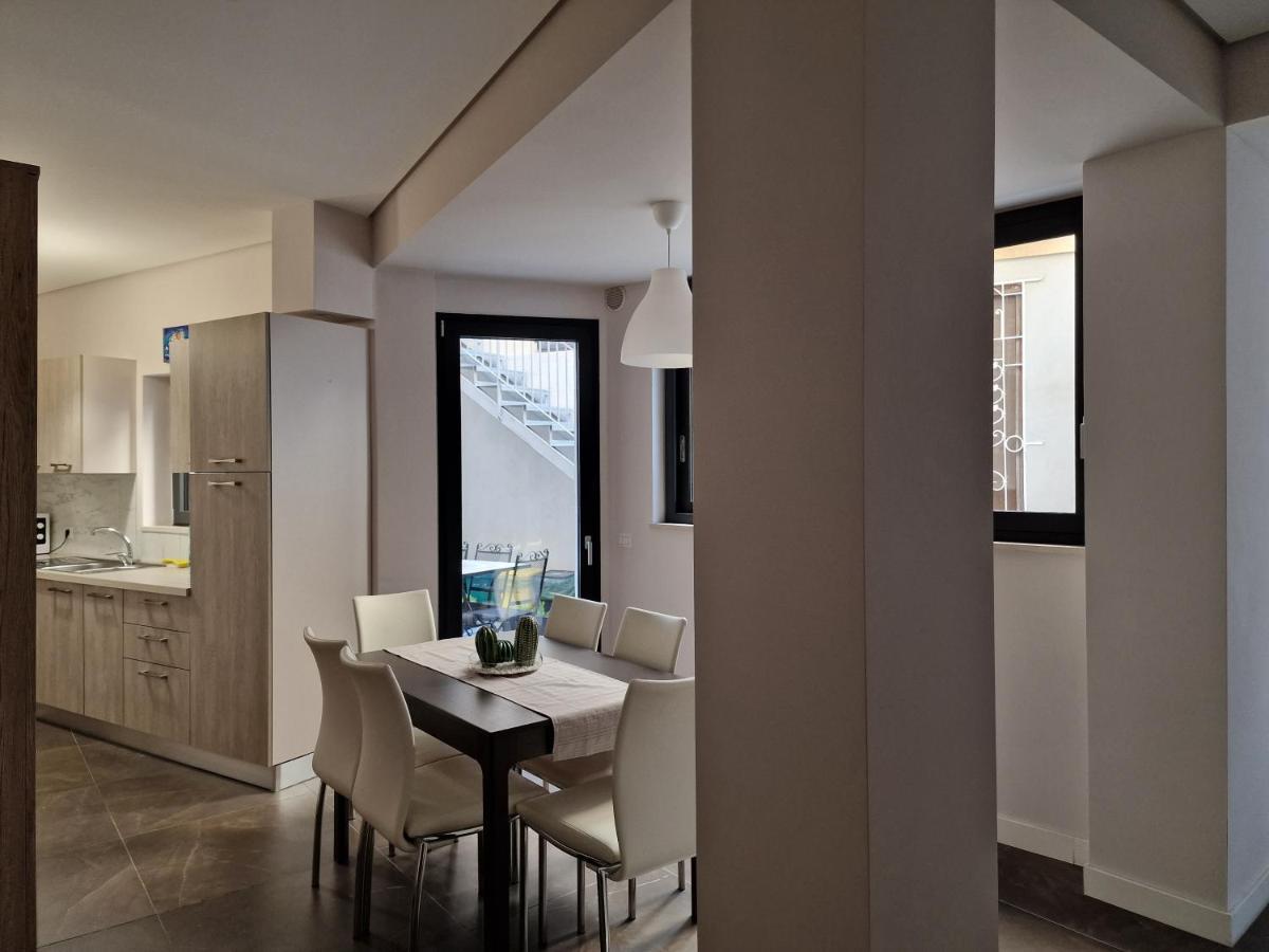 The White Domus Apartment Taormina Luaran gambar