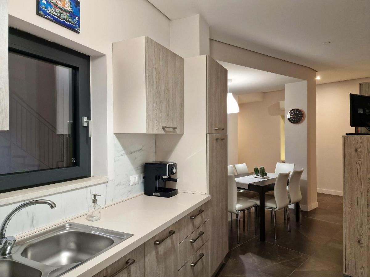 The White Domus Apartment Taormina Luaran gambar